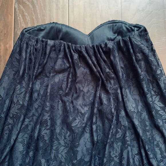 ASOS Women's Black Flowy Lace Strapless Dress | Size: 8 - Picture 7 of 7